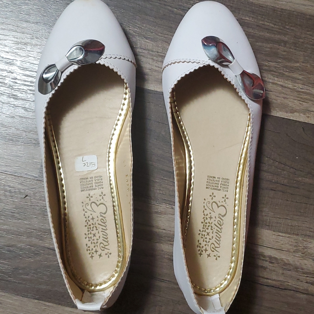Girl shoes